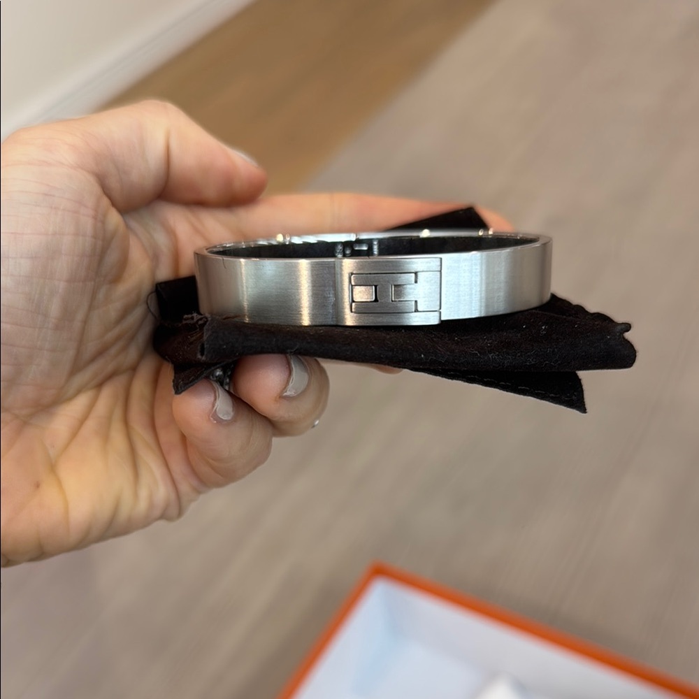 Mens silver hermes click jet bracelet (receipt from Hermes shown)